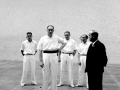Atano VII.a (Jose Maria Juaristi), Mondragones, Artazo (Justo Juaristi) eta Iraetako Txikito (Frantzisko Larrañaga) pilotariak, Enrike Bidarterekin
