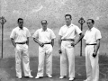 Atano VII.a (Jose Maria Juaristi), Atano IV.a (Marzelino Juaristi), Migel Gallastegi eta Iraetako (Frantzisko Larrañaga) pilotariak Eibarko Astelena pilotalekuan