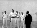 Atano VII.a (Jose Maria Juaristi), Mondragones, Artazo (Justo Juaristi) eta Iraetako Txikito (Frantzisko Larrañaga) pilotariak, Enrike Bidarterekin