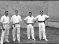 Juan Jose Altuna Iturzaeta “Gomazko Gizona”, Kirru (Pablo Elgezabal), Atano VII.a (Jose Maria Juaristi) eta Mondragones (Juan Bautista Azkarate) pilotariak Eibarko Astelena pilotalekuan
