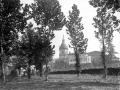 Pintoresco paisaje con la iglesia parroquial.