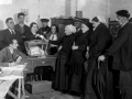 Mujeres votando en las elecciones al Estatuto Vasco