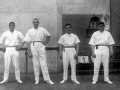 Julian Ulazia, Mondragones (Juan Bautista Azkarate), Txapasta (Romano Etxaburu) eta Etxabe III.a (Karmelo Etxabe) pilotariak Eibarko Astelena pilotalekuan