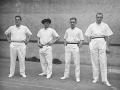 Los pelotaris Atano II (Luciano Juaristi), Atano III (Mariano Juaristi), Sustarra II (José Francisco Juaristi) y Mondragonés (Juan Bautista Azcarate) en el frontón Astelena de Eibar