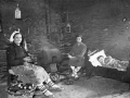 Familia en la cocina del caserío Isasi Barrenengua