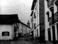 "Andoain. Una calle con Torre de la Iglesia al fondo"