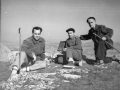 Montañeros en la cumbre de Astxiki