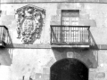 Portada y escudo del Palacio. El escudo es de Urizar.