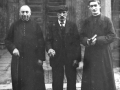 Alcalde, párroco y coadjutor.