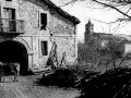 "Bedoña (Arechabaleta). Caserio Uribarri con la iglesia de Bedoña al fondo"