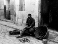 Campesino de Alegi haciendo cencerros para ganado