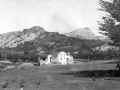 Refugio de Egiriñao (Gorbeia) y, al fondo, Lekanda