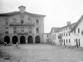 "Astigarraga (S. Sebastian). La Plaza y el Ayuntamiento"