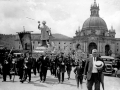 "Loyola (Azpeitia). La tradicional procesion de S. Ignacio hacia Azpeitia"