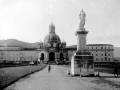 Estatua de San Ignacio de Loiola y portada del Santuario