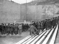 Los pelotaris Julián Ulacia y Mondragonés (Juan Bautista Azcarate) jugando un partido en el frontón de Azpeitia