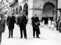 "Azpeitia. El diputado Monzon, el alcalde de Azpeitia y Ramiro Maestu presidiento la procesión de S. Ignacio"