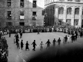 Aurresku de honor bailado por los miembros de las Diputaciones vascas en la plaza de Bergara