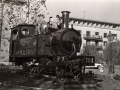 Niños jugando sobre la locomotora de vapor "Aurrera"