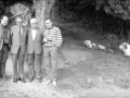 "Santimamiñe. San Martin, Toribio Echevarría y José Lascuran, con un francés a la entrada de la cueva"