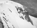 Bi mendizale Jungfraujoch mendi-estazioaren horma bat eskalatzen