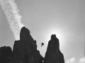 Gizona tirolina egiten Aiguilles de Clochetons-en, Irhez Ikhelloum-ko bailaran
