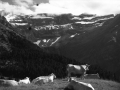 Cirque de Gavarnie Tucarroyako bidetik eta, atzean, Marboréko zilindroaren zati bat