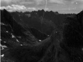 Picos de Europa. Erdialdeko mendigunea, mendebaldeko mendigunean dagoen Jou Santutik ikusita