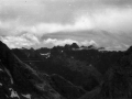 Picos de Europa. Erdialdeko mendigunea, mendebaldeko mendigunean dagoen Jou Santutik ikusita