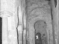 Suso Monasterioako eliza mozarabearen nabea ferra-arkuekin