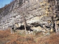 Abrigo rocoso con muro de cerramiento en el monte Jaizkibel