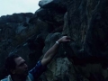 Bitoriano Gandiaga señalando el detalle de roca labrada en un abrigo rocoso del monte Jaizkibel