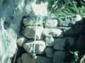 Muro de cerramiento sobre abrigo rocoso en el monte Jaizkibel