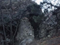 Abrigo rocoso con muro de cerramiento en el monte Jaizkibel
