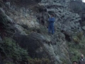 Abrigo rocoso con un muro de cerramiento en el monte Jaizkibel
