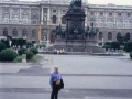 Juan San Martin en la plaza de María Teresa de Viena