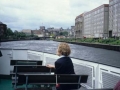 Mari Paz Ibeas durante un paseo turístico en barco por un canal de Berlín
