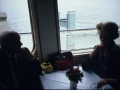 Juan San Martin y Mari Paz Ibeas durante un paseo turístico en barco por un canal de Berlín