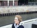 Mari Paz Ibeas durante un paseo turístico en barco por un canal de Berlín