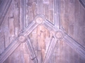 Claves en la unión de nervaduras, con rosetones pentafoliales, de la iglesia Santa María de la Asunción