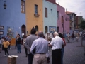 Oier San Martin junto a otros amigos visitando la calle Caminito en el barrio La Boca