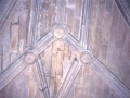Claves en la unión de nervaduras con rosetones pentafoliales de tipo Rosa Tudor en la iglesia Santa María de la Asunción