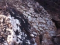 Muro de cerramiento sobre un abrigo rocoso en el monte Jaizkibel