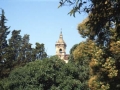 Campanario de la iglesia Santa María de la Asunción desde de la plaza Javier Ugarte