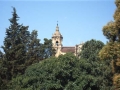 Campanario de la iglesia Santa María de la Asunción desde de la plaza Javier Ugarte