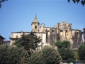 Ábside de la iglesia Santa María de la Asunción desde de la plaza Javier Ugarte