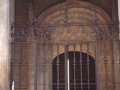 Puerta con arco de herradura en la iglesia Santa María de la Asunción