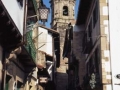 Calle Denda con la iglesia de Santa María de la Asunción al fondo