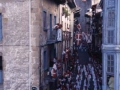 Desfile de la compañia ´Beti Gazte´ bajando la calle Mayor