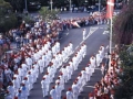 Desfile de la compañía ´Beti Gazte´ por las calles de Hondarribia